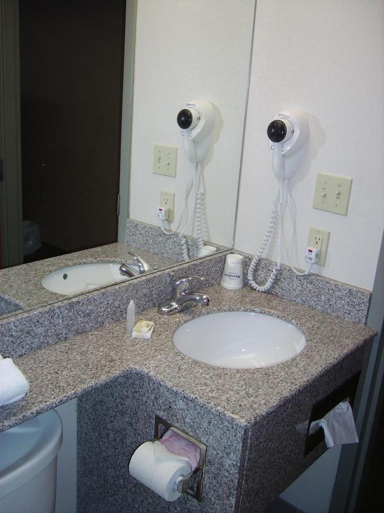 Parry Sound Inn And Suites Экстерьер фото